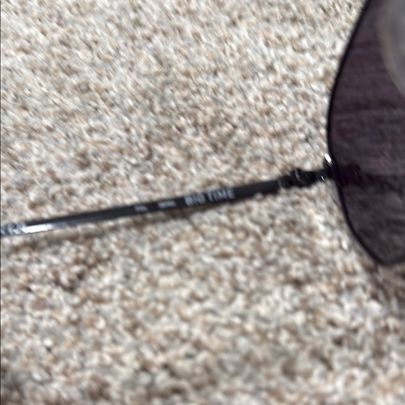 Quay Big Time Black Sunglasses with Case - Picture 4 of 5